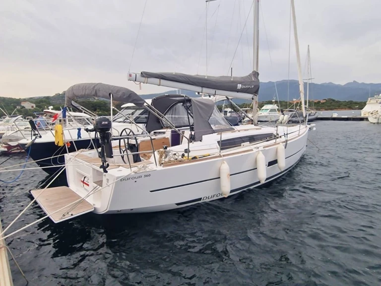 Ein Dufour Dufour 360 Grand Large mieten in Ajaccio