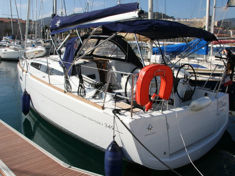 Ein Jeanneau Sun Odyssey 349 mieten in Ajaccio