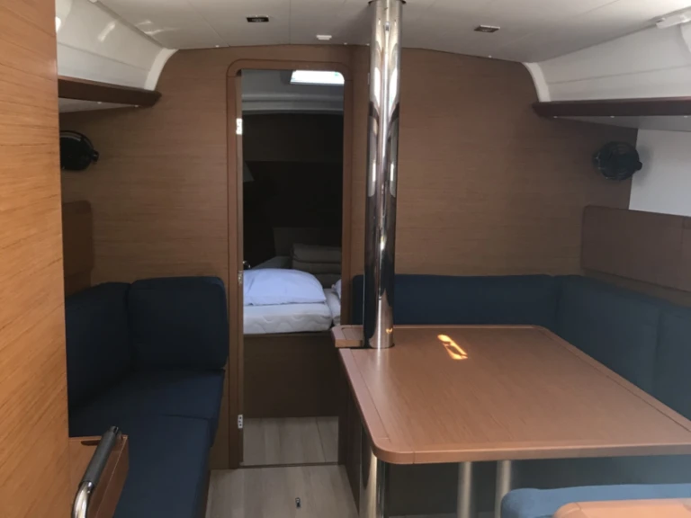 Jeanneau Sun Odyssey 389 mieten Ajaccio