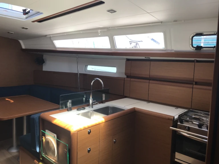 YachtCharter in Ajaccio - Jeanneau Sun Odyssey 389 auf SamBoat