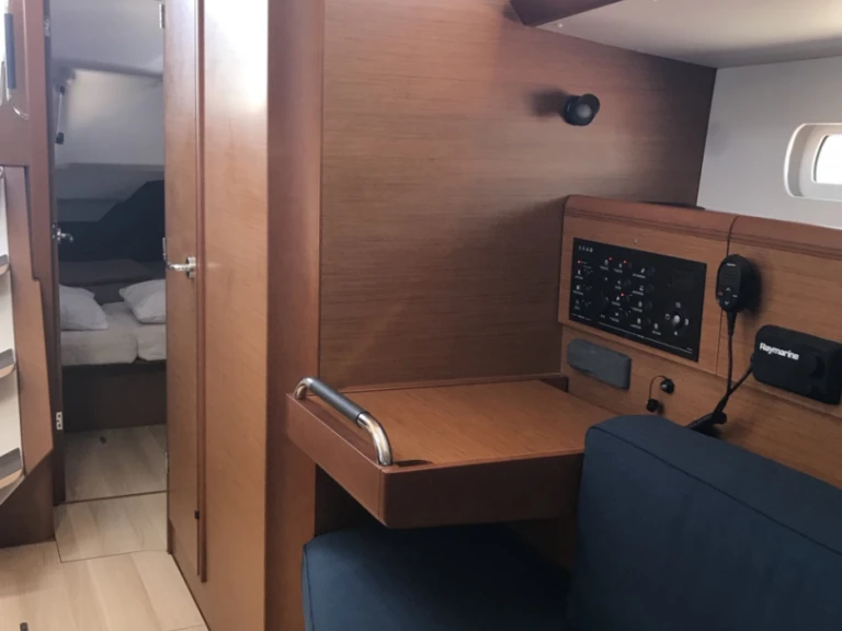 Ein Jeanneau Sun Odyssey 389 mieten in Ajaccio