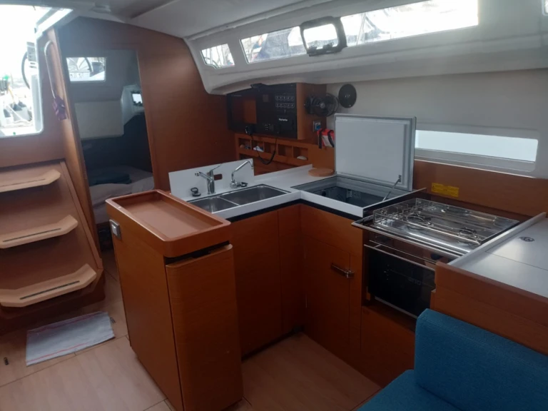 Segelboot mit oder ohne Skipper Jeanneau mieten in Ajaccio