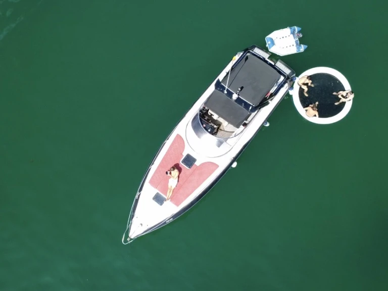 Vermietung Motorboot Sunseeker mit Führerschein