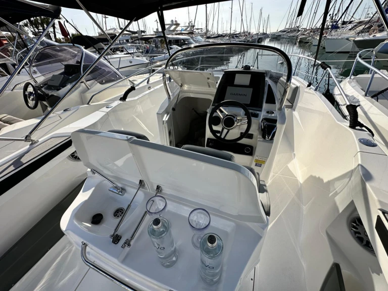 YachtCharter in Mandelieu-la-Napoule - Karnic sl 701 auf SamBoat