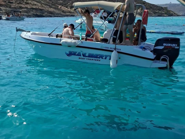 Motorboot mit oder ohne Skipper Buccaneer mieten in Gozo