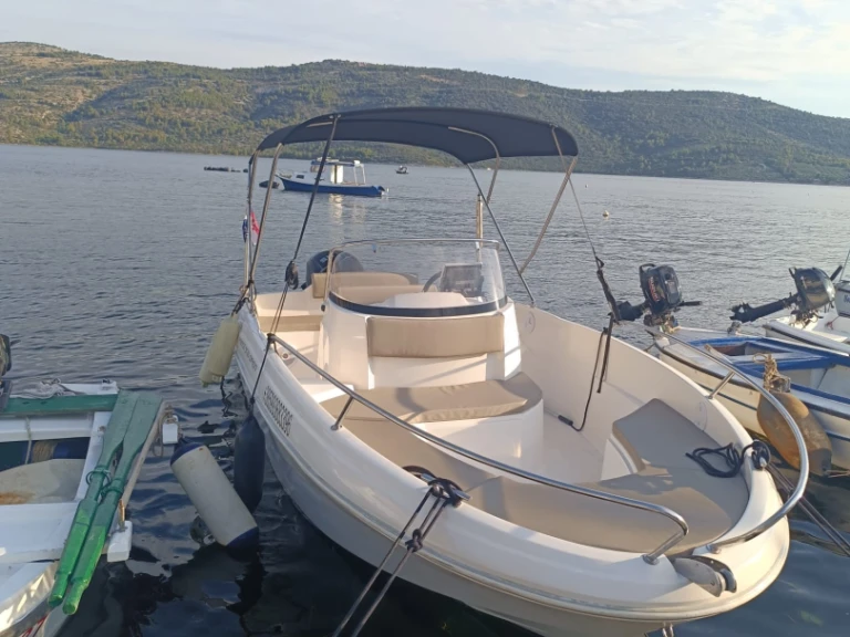AM Yacht Prince 570 Open mieten Poljica