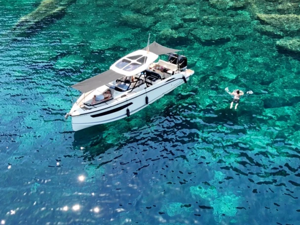 Motorboot mieten in Santa Eulària des Riu zum besten Preis