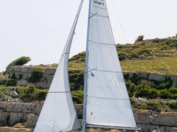 Ein Elan E4 mieten in Betina