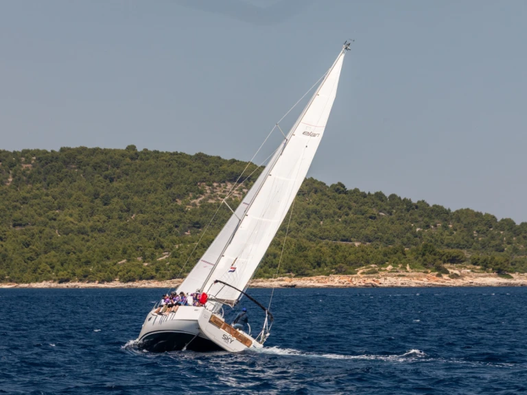 YachtCharter in Betina - Elan E4 auf SamBoat