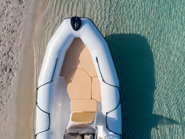 Ein Bombard BOMBARD 650 SUNRIDER NEO mieten in Isolella