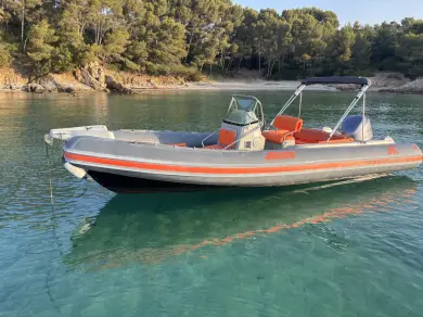 Ein Ranieri Voyager 22 mieten in Hyères