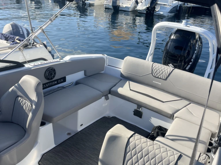 Motorboot mit oder ohne Skipper Glastron mieten in Ajaccio