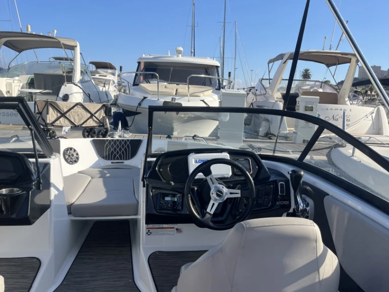 Vermietung Motorboot Glastron mit Führerschein
