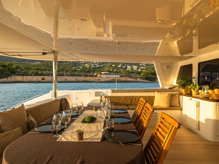 Bootsverleih Matrix Yachts KINGS RANSOM Neapel Samboat