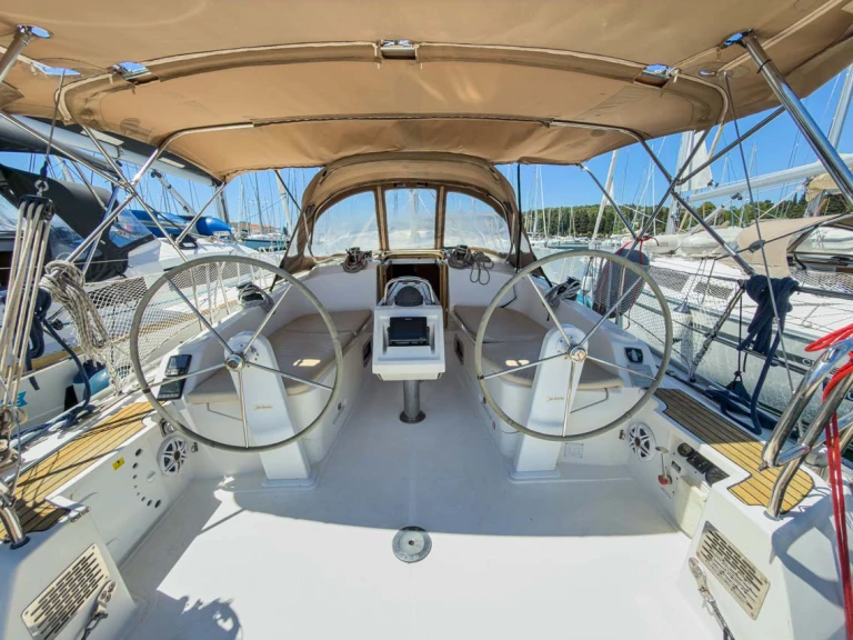 YachtCharter in Pula - Bavaria Cruiser 37 auf SamBoat