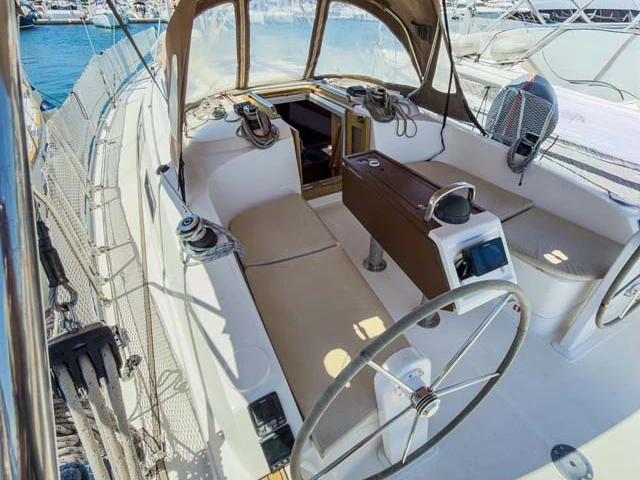 Ein Bavaria Cruiser 37 mieten in Pula