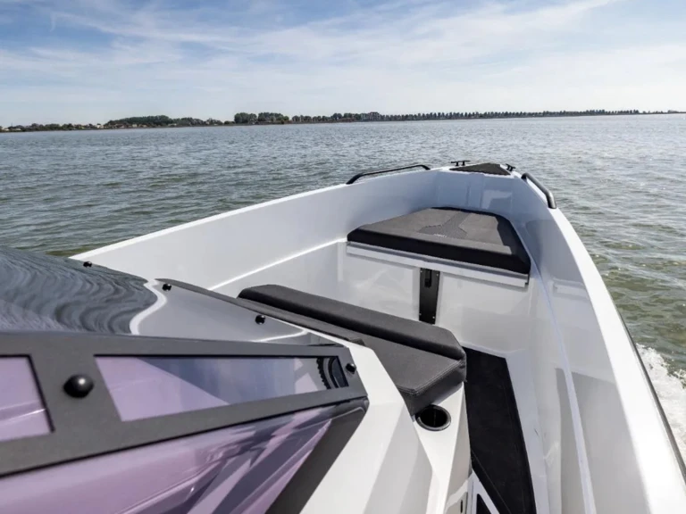 Vermietung Motorboot IRON BOATS  mit Führerschein