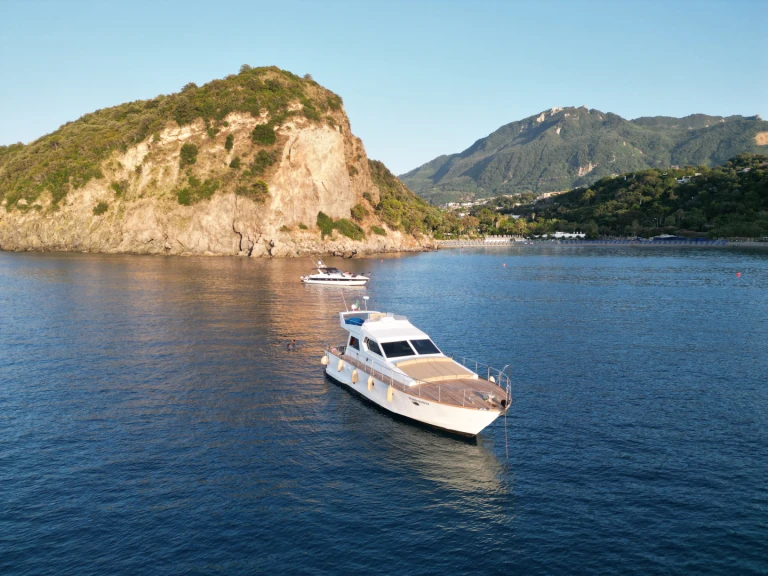 YachtCharter in Forio - Itama Itama 45 auf SamBoat