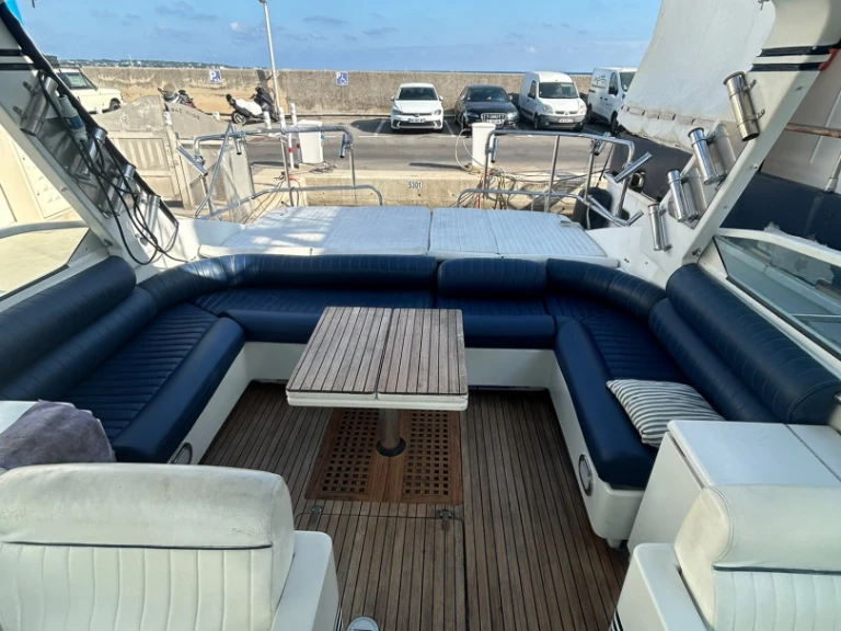 Ein Pershing Pershing 40 mieten in Golfe-Juan