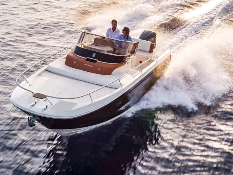 Vermietung Motorboot Invictus  mit Führerschein