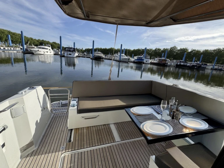 Ein Jeanneau Merry Fisher 895 mieten in Asnières-sur-Seine