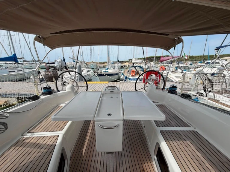Ein Jeanneau Sun Odyssey 410 mieten in Cecina