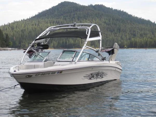 Vermietung Motorboot Nautique Correct Craft mit Führerschein