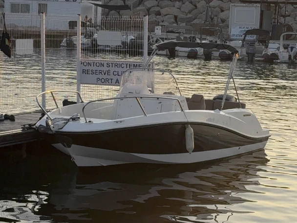 Motorboot mit oder ohne Skipper Quicksilver mieten in Frankreich