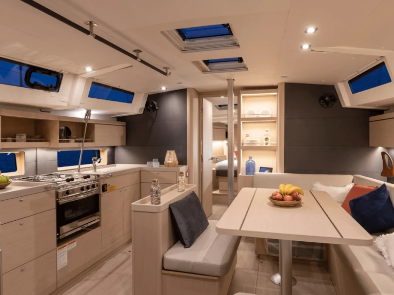 Ein Bénéteau Oceanis 46 mieten in Gouviá
