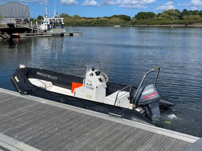 Bombard Explorer 550 SP mieten Rouen
