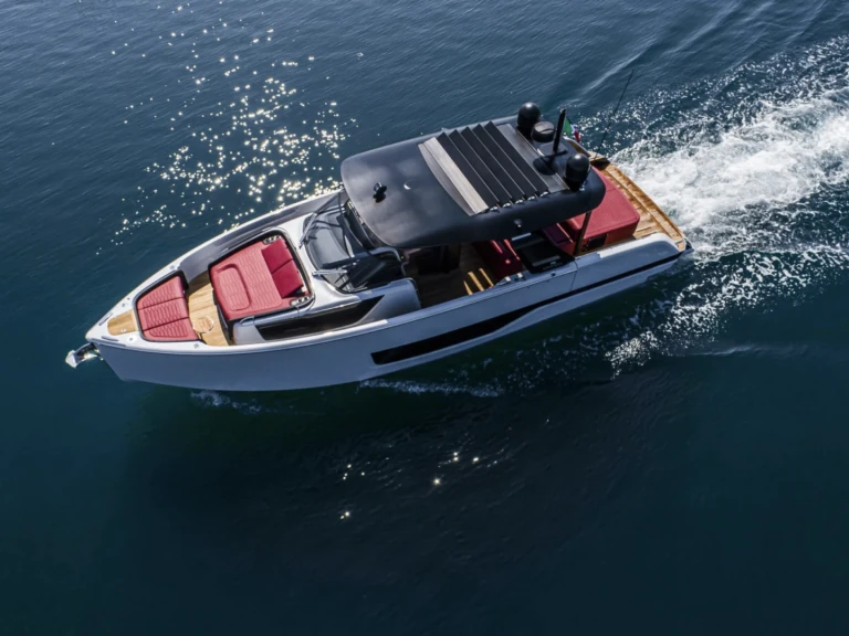 Ein Pershing Pershing 90 mieten in Saint-Tropez