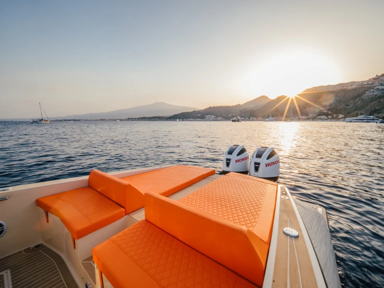 Motorboot mit oder ohne Skipper LILIBAEUM YACHT mieten in Taormina