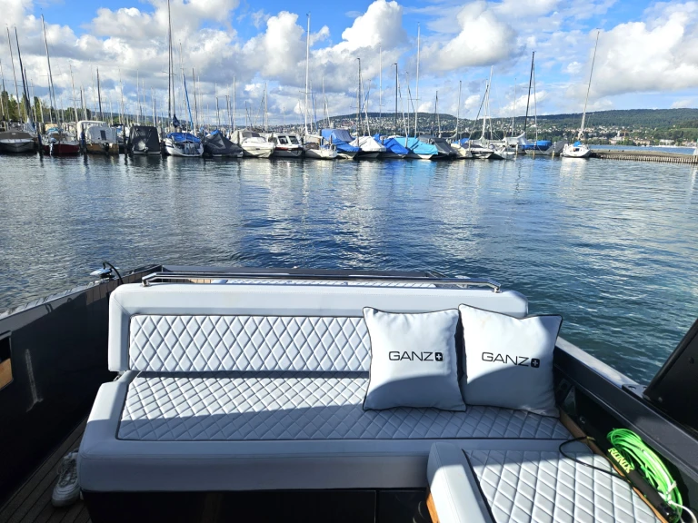 Motorboot mit oder ohne Skipper GANZ Boats mieten in Zürich
