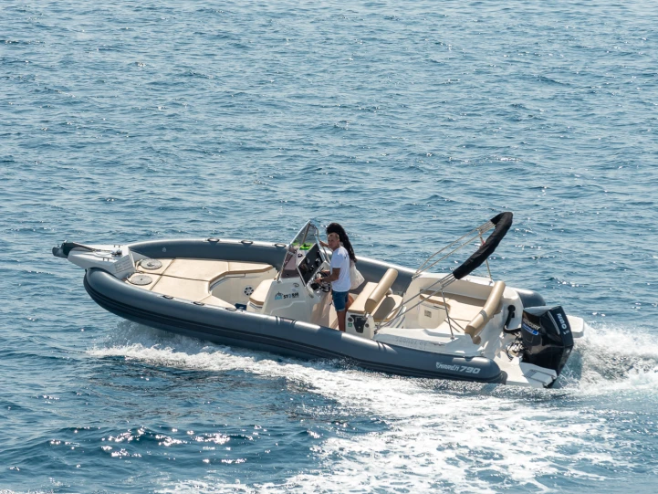 Bootsverleih Pirelli 880 L Edition Trogir Samboat