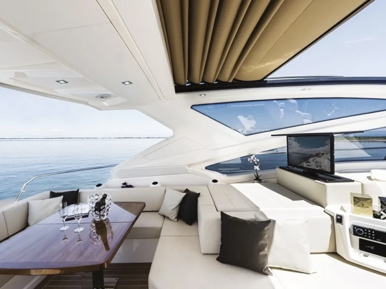 Yacht mit oder ohne Skipper Cranchi mieten in Saint-Tropez