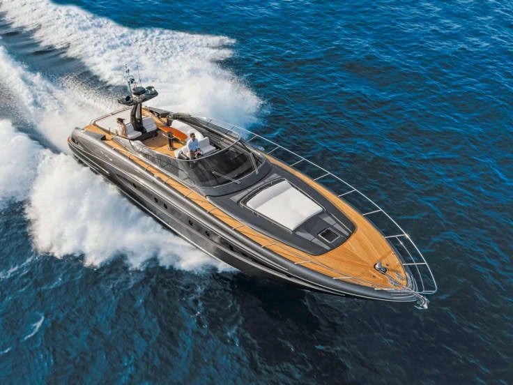 Vermietung Yacht Riva mit Führerschein
