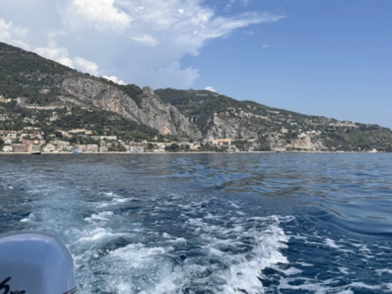Motorboot mit oder ohne Skipper Whaly mieten in Frankreich