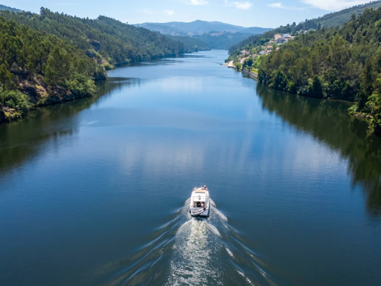 Ein Azimut Azimut 39 mieten in Porto