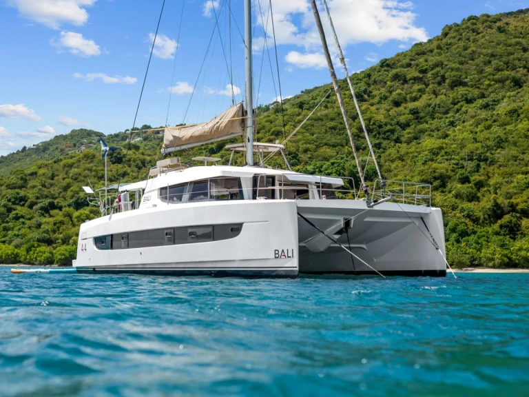 Vermietung Yacht Bali mit Führerschein