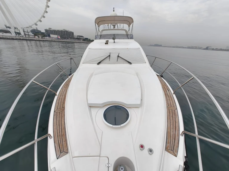 Vermietung Motorboot Majesty Yachts mit Führerschein