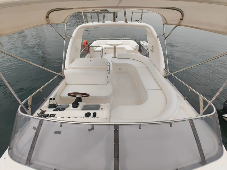 YachtCharter in Dubai Marina - Majesty Yachts Mejesty 50 auf SamBoat
