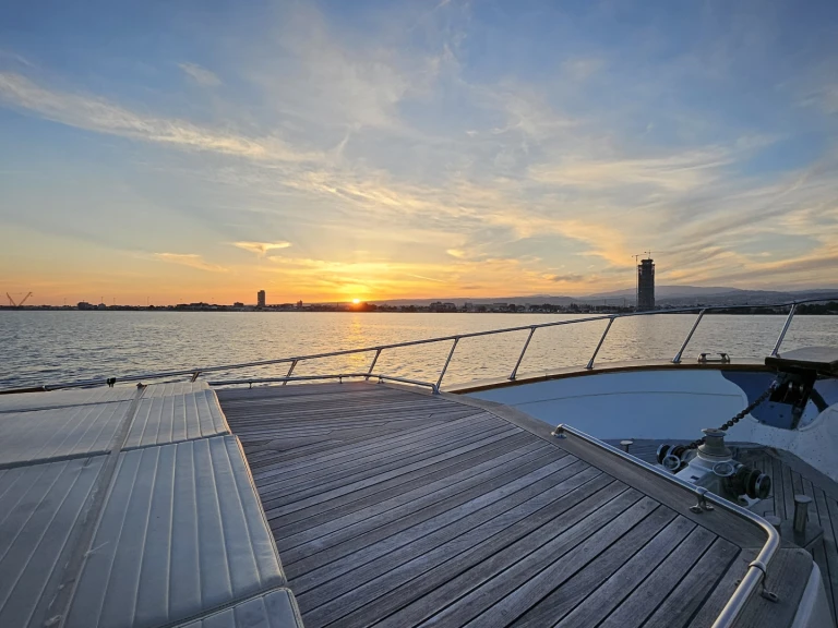Motorboot mieten in Limassol Marina zum besten Preis