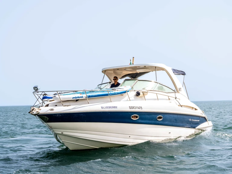 Ein Crownline Crownline 340 CR mieten in Lagos