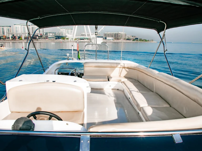 Motorboot mieten in Dubai Marina zum besten Preis