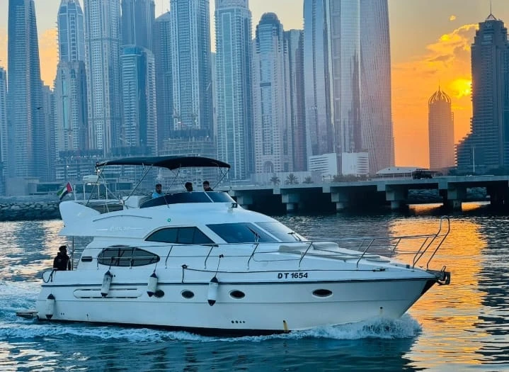Ein Al Shaali Marine AS 50 mieten in Dubai Marina