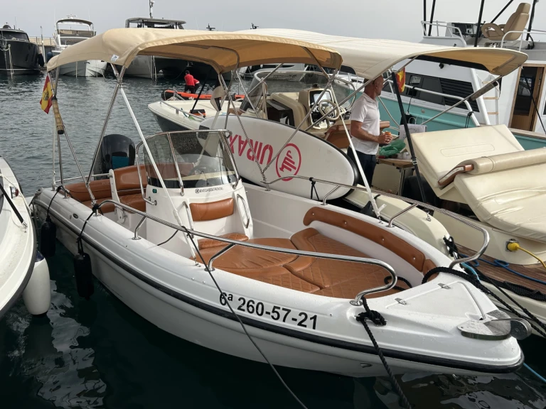 Vermietung Motorboot Raineri mit Führerschein