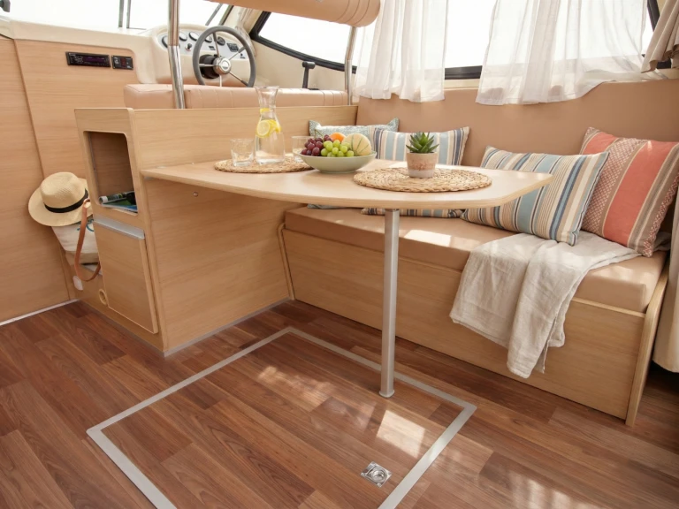 Ein Nicols Yacht Nicols Sedan Primo mieten in Bellegarde
