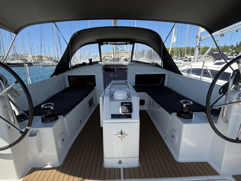 Ein Jeanneau Sun Odyssey 440 mieten in Pula