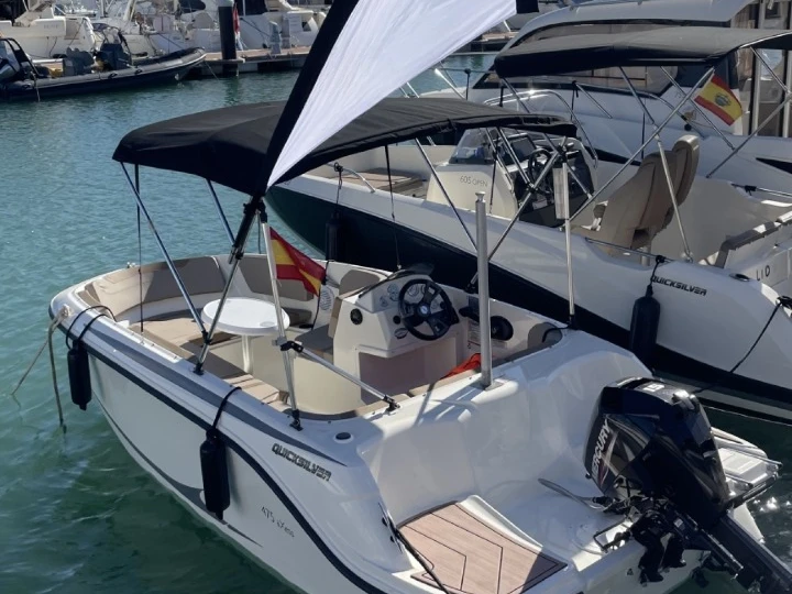 Motorboot mit oder ohne Skipper Quicksilver mieten in Sitges