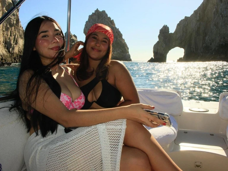 Motorboot mit oder ohne Skipper Custom Made mieten in Cabo San Lucas